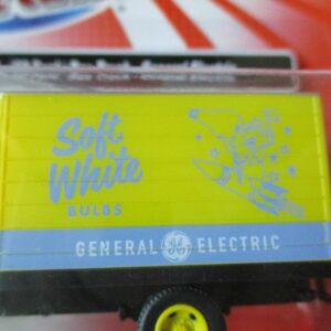 CLASSIC METAL WORKS HO '60 BOX TRUCK - General Electric Lamps - 30484