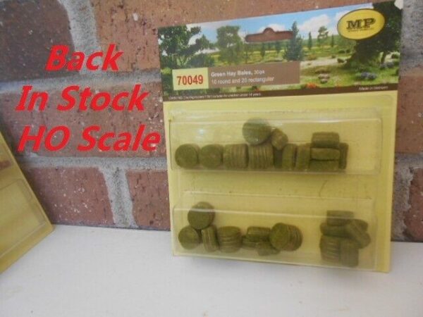 MP Scenery Products item #70049 HO Scale Green Hay Bales 30 Pack - Image 2