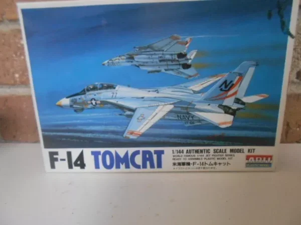 #23031 ARII Plastic Model Kit of the US  F-14 Tomcat 1/144 scale - Image 3