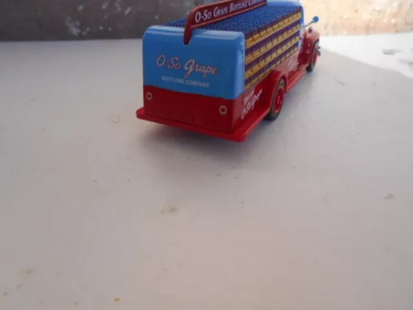 Classic Metal Works  O Scale  #TC302 1955 Beverage Truck - O So Grapee - Image 3