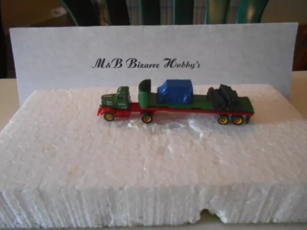 M&B Customized Green & Red Truck & 32' Flat Trailer With Load N Scale #MB00010 - Image 4