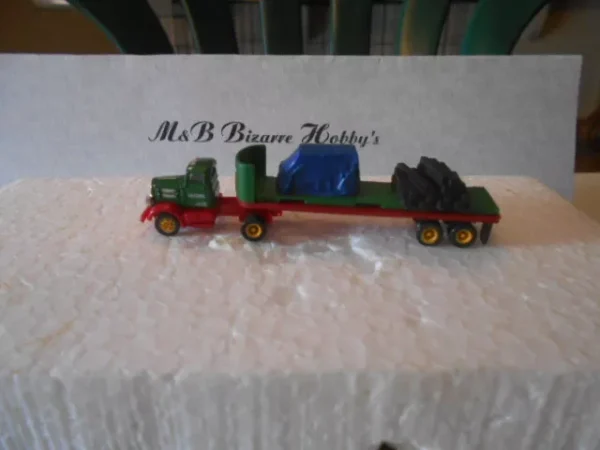 M&B Customized Green & Red Truck & 32' Flat Trailer With Load N Scale #MB00010 - Image 3