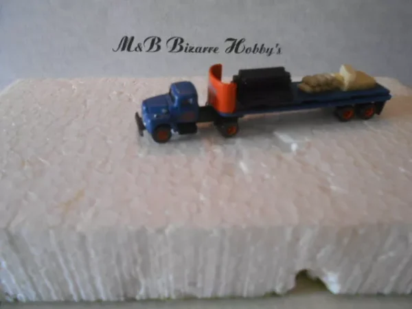 M&B Customized Road Way 32' Flat Trailer With Load N Scale #MB00011 - Image 5