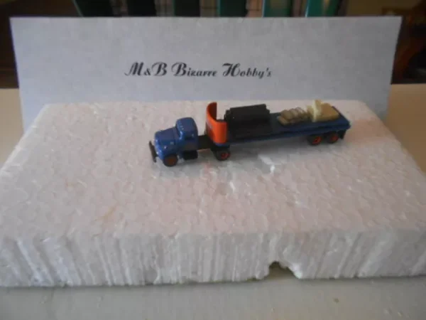 M&B Customized Road Way 32' Flat Trailer With Load N Scale #MB00011 - Image 4