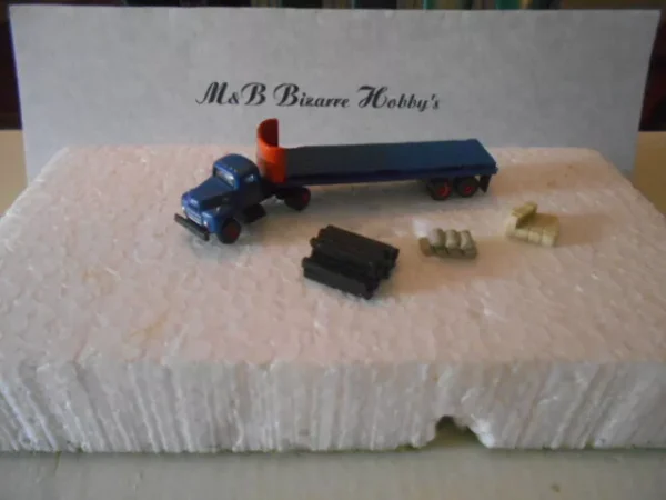 M&B Customized Road Way 32' Flat Trailer With Load N Scale #MB00011 - Image 3