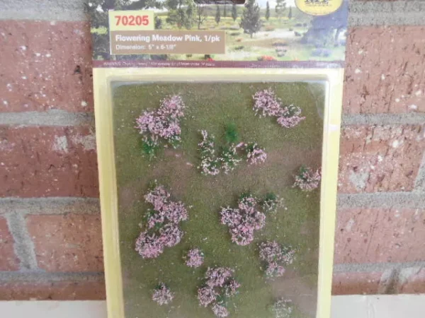MP Scenery Products Item #70205 HO Scale Flower Meadow Pink 5"x 6-1/8" 1/pk - Image 4