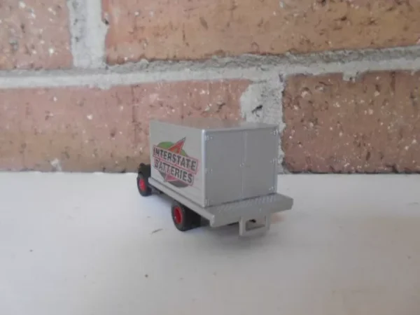 CLASSIC METAL WORKS HO Scale 41/46 Chevrolet Int. Ste. Batterie Box Truck #30319 - Image 4