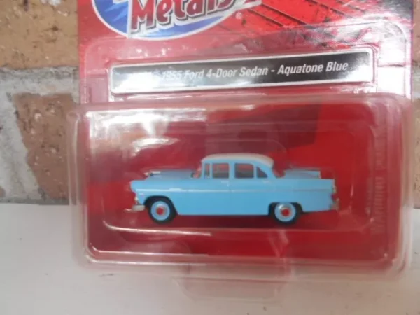 HO Scale Classic Metal Works 1955 Ford 4 Door Sadan (Aquatone Blue) #30663 - Image 4