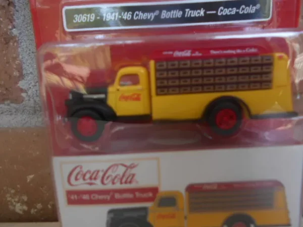 CLASSIC METAL WORKS 1941-'46 Chevy Bottle Truck - Coca-Cola #30619 - Image 6